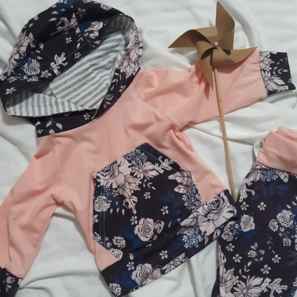 Other - 2pc hoodie and bottoms